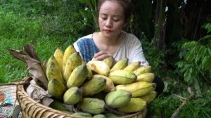 Собираю овощи для продажи на рынке и готовлю вкусный жареный пирог из бананов с кунжутом. Энн