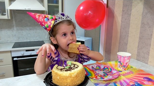 Торт🎂 и планшет📱 вместо садика👻