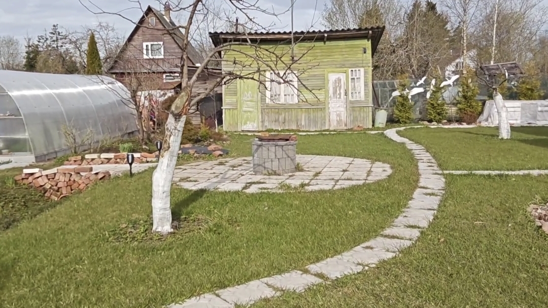 28-04-2026.Дача.Ветер или вороны портят клумбы🤔(25.04.-26.04.)