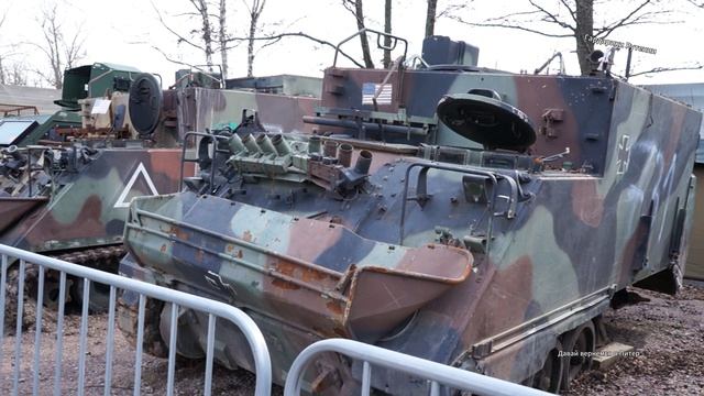 Выставка трофейной техники с СВО на Донбассе. Кронштадт, парк Патриот | Нейротило и Чика - Коктейли