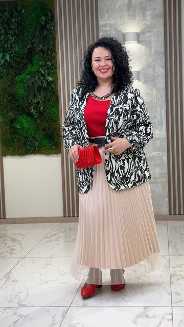 🌿 Графичный жакет с анималистичным принтом — это смелый акцент, который моментально преображает б...