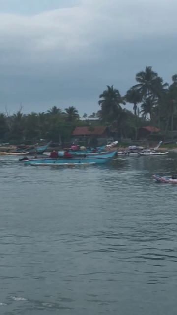 На катере в Индийский океан.