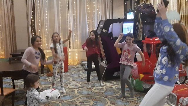 птжамная вечеринка-дискатека