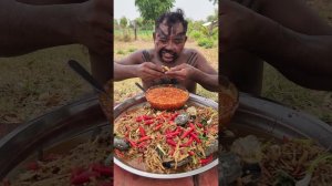 Мужик показывает потрясающий рецепт приготовления рыбы сом с чили