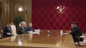 Вячеслав Володин передал Ким Чен Ыну слова приветствия и наилучшие пожелания от Владимира Путина.