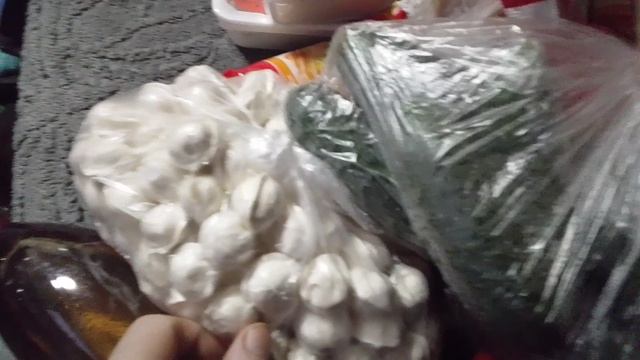 Маруся любит крылышки :)