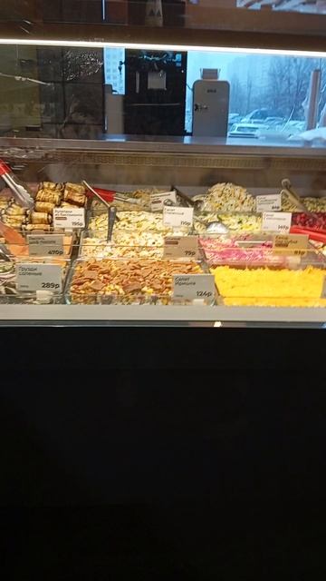 Кристинка малинка.Я показываю магазин.