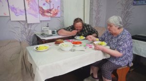 как вкусно готовим шампиньоны и кушаем вместе с мамой ПОДВАЛ ИЛЬИЧА