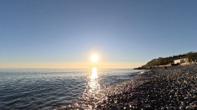 Пляж Якорная Щель в Сочи. Апрель 26 года.