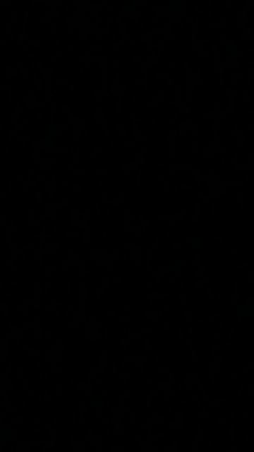 открывает рот