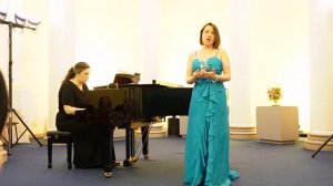 Любовь Балашова исполняет русскую народную песню «Волга-реченька глубока». Ф-но — Наталья Латифова