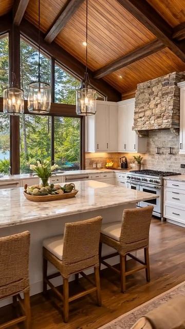 Жизнь в домике на берегу озера, которая дарит ощущение тепла и уюта.
Вечера у камина...