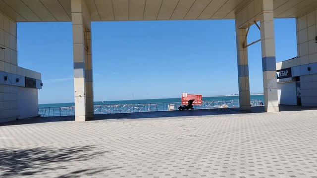 Аллея фонтанов Центральный пляж подготовка к сезону, завозят песок