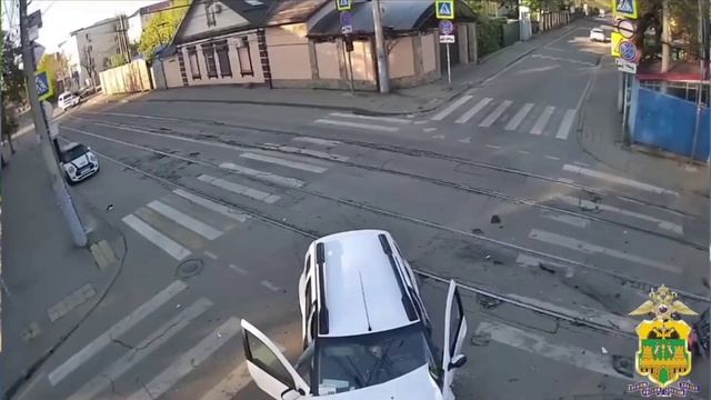 Смертельная авария в Краснодаре: мотоциклист вылетел на перекрёсток в Renault