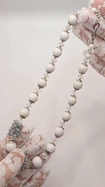 Украшение на шею из кахолонга и горного хрусталя. Пишите.