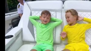 Крис и Майкл на рыбалке с дядей