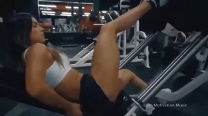Фитоняшки в спорт зале .mp4