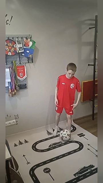 Упражнения для новичков в футболе 7 часть