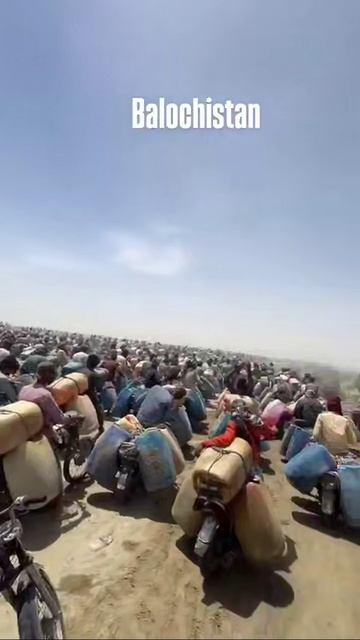 Живой нефтепровод. Так занимаются контрабандой топлива через границу Пакистана с Ираном.