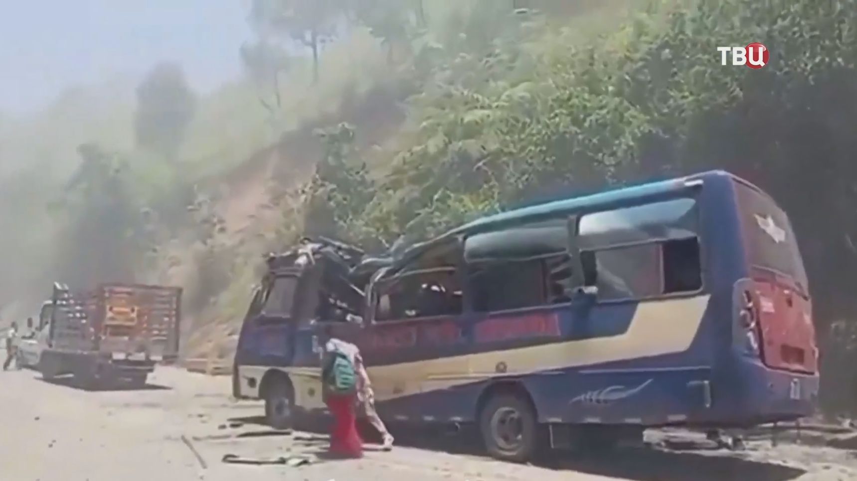 Страшный теракт на шоссе в Колумбии: машины разбросало как спички