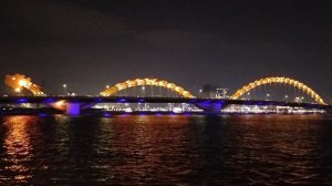 Приехали вечером к мосту Дракона!