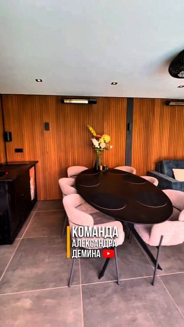 Беседка с безрамным остеклением зона отдыха