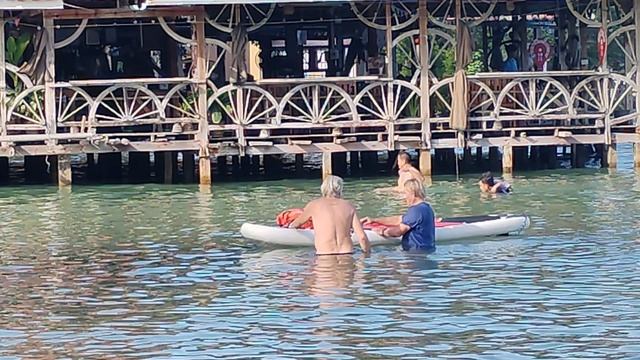 19 тайфун вдоль пляжей Ко Чанга и православный храм