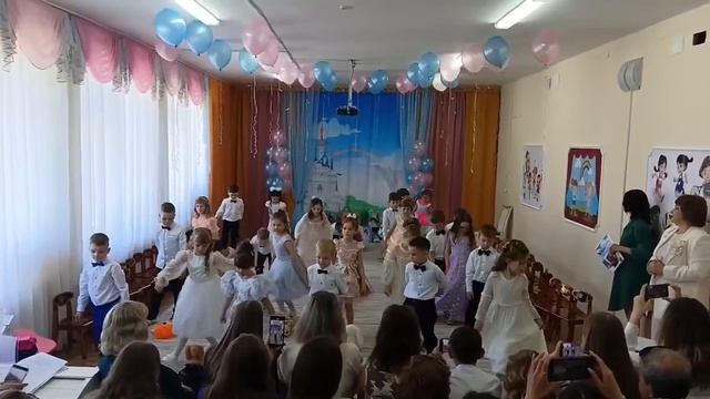 Танец _Прощайте игрушки_, выпускной в детском саду