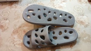 Тапки с дырками в подошве