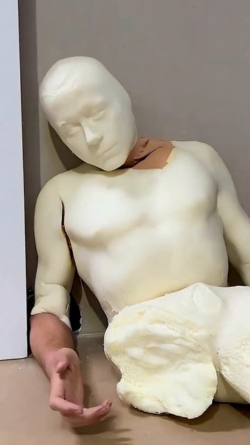 Умерший актёр вернулся в кино - Вне Сцены (1080p, H264)