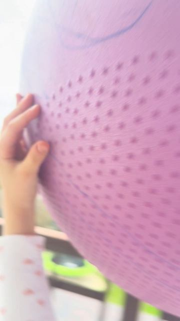 Сбрасываем шары с балкона