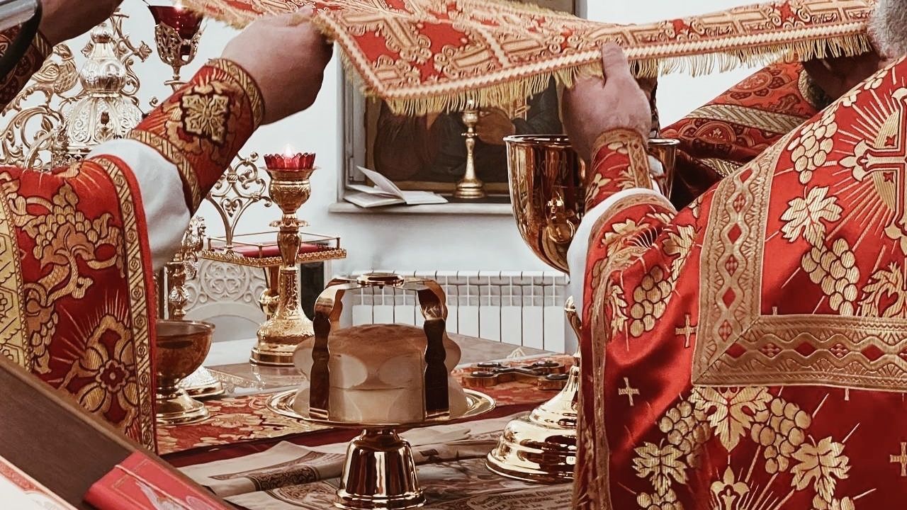 Ранняя Божественная Литургия. Молебен. Неделя 3-я по Пасхе, святых жен-мироносиц.