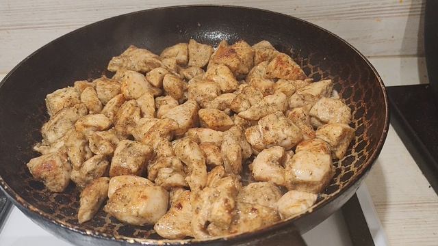 счастливый ужин в деревне