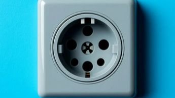 Розетка, которую не вытащить из стены. Не верите? СМОТРИТЕ !!!