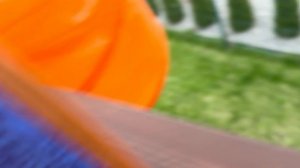 Скидываем палатку с мешком и игрушками с балкона