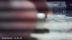 Измеряю элемент питания электронного термометра