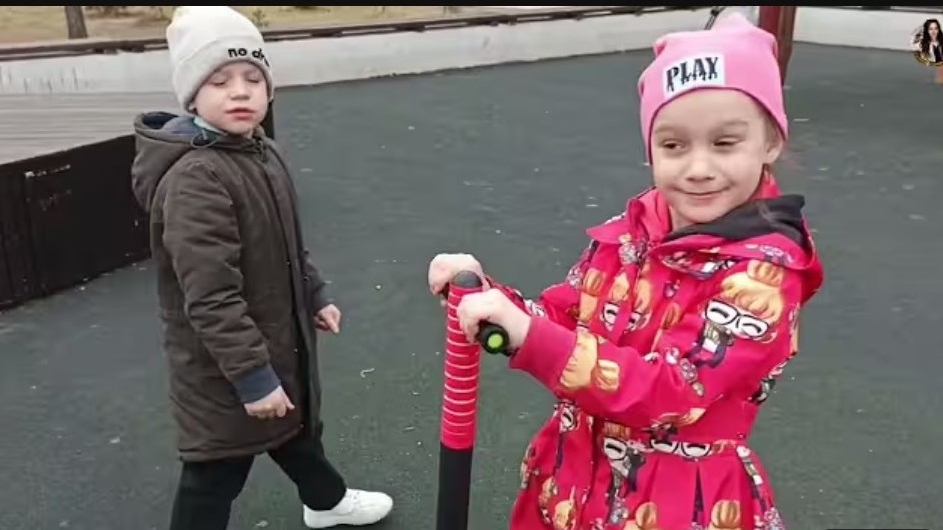 Мой кузнечик учится прыгать