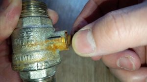 Течет шаровый кран