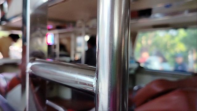 Наш автобус при свете дня!