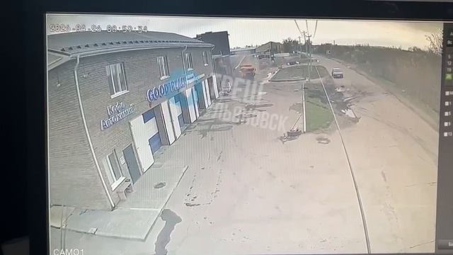 😱 На видео попал момент, как КАМАЗ протаранил здание в Пригородном  Присоединяйся к каналу по ссылк