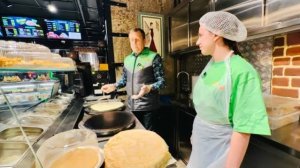 Вы не поверите! Олег Зубков стал жарить блины в ЛУЧШЕМ магазине Крыма прямо на глазах посетителей!!!