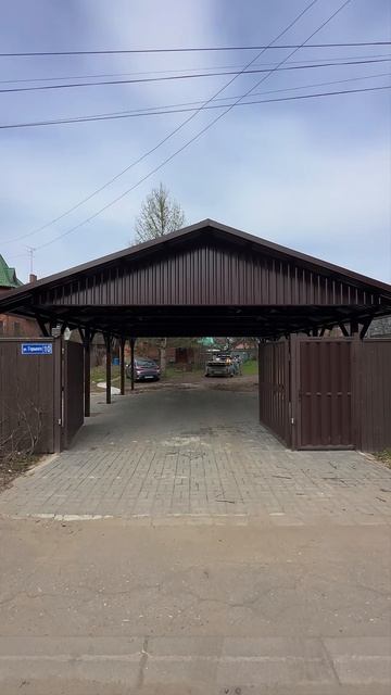 Двускатный навес для автомобилей