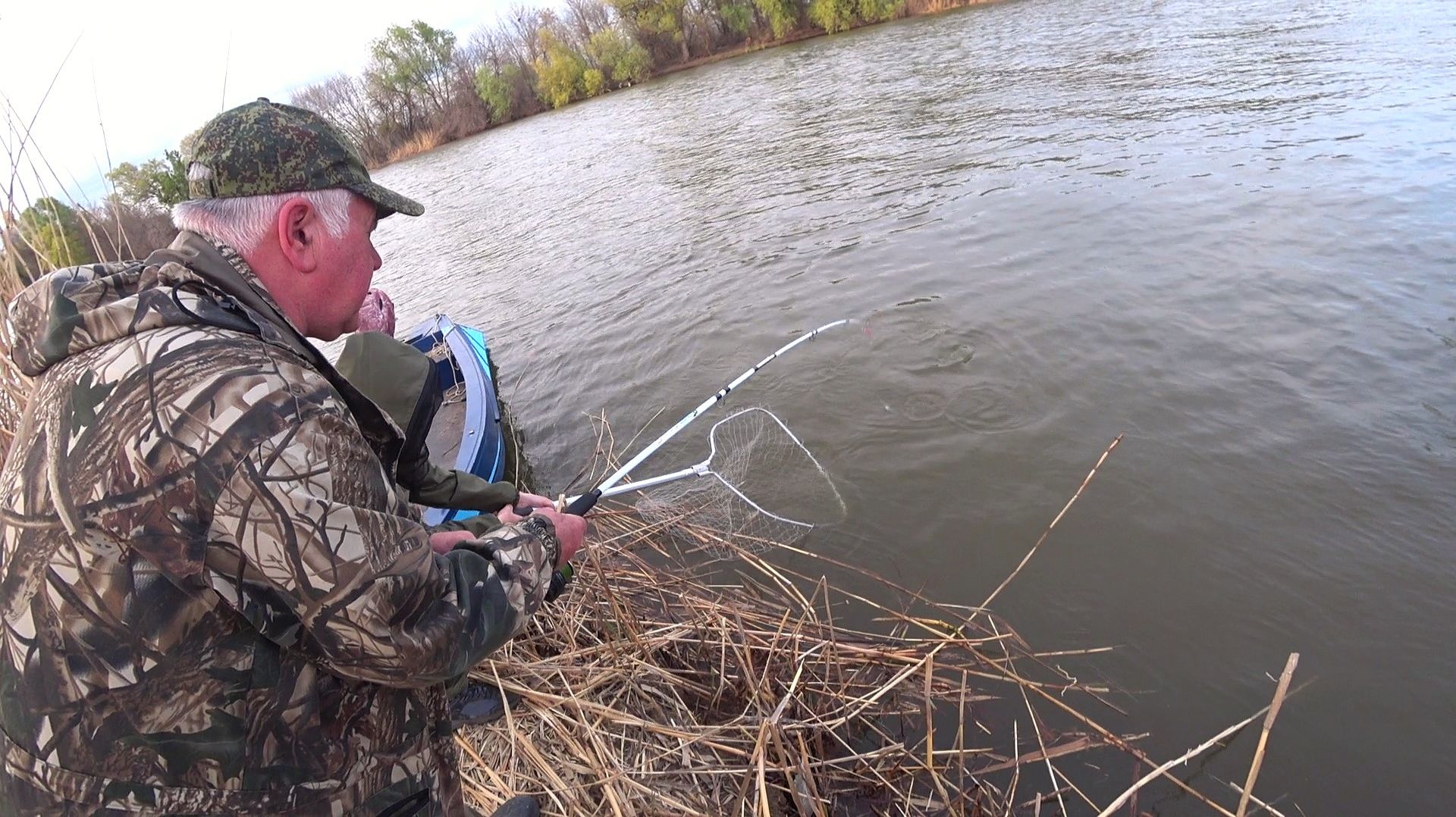 РЫБАЛКА ПОКОЛЕНИЙ - ИНТЕРЕСНО ВСЕМ! САЗАН, СОМ НОЧЁВКА И ВКУСНАЯ ЖАРЁХА! С СЫНОМ И ТЕСТЕМ НА 1 ВОЛНЕ