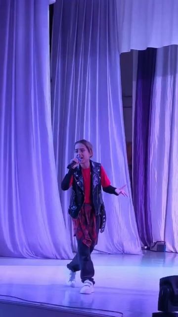 Исполнил на концерте новую песню.Вернее она не новая,а хорошо забытая старая.
Но в моем репертуаре п