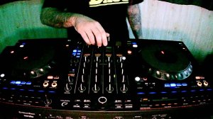 Только музыка