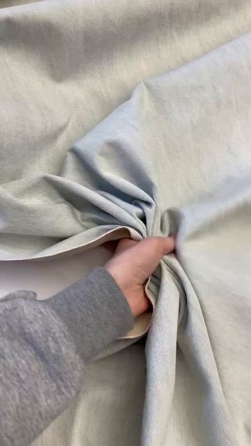 Деним селвидж (selvedge) в теплом светло-голубом оттенке