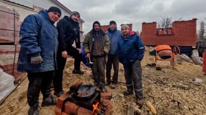 Кирпичная крепость и ароматный плов строим дом и отдыхаем с командой