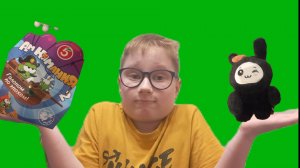 Захар Катя и Назар распаковка игрушек из Пятёрочки