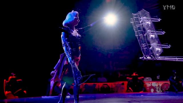 Уникальный номер в нашей программе «Весь этот циркЪ»: дуэт с арбалетами — Лолита Машкова и заслуж...