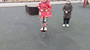 Мой кузнечик учится прыгать